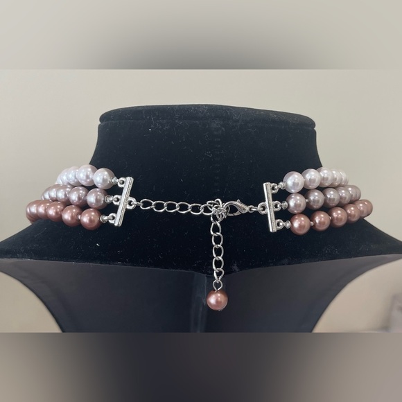 Three strand multicolored faux knotted glass pearl necklace - Picture 6 of 6